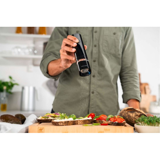 Młynek do przypraw Enfinigy, czarny