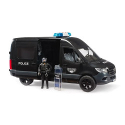 Pojazd MB Sprinter Police z figurką policjantem