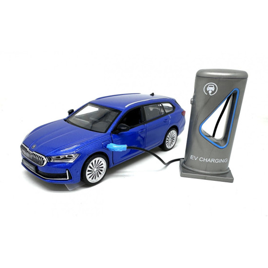 Auto MSZ 1/35 Skoda Superb Combi światło dźwięk 
