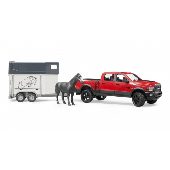 Auto RAM 2500 Power Wagon z przyczepą do przewozu koni