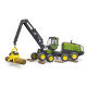 Harwester John Deere 1270G z konarem drzewa