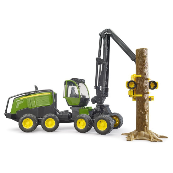 Harwester John Deere 1270G z konarem drzewa