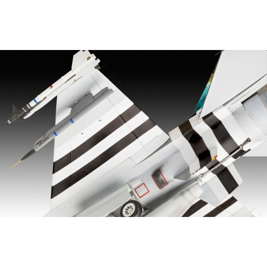 Model plastikowy Samolot 50TH Anniversary F-16 Falcon 1/32