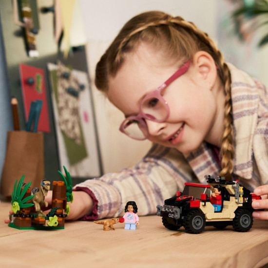 Klocki Jurassic World 76972 Ucieczka terenówką przed raptorem