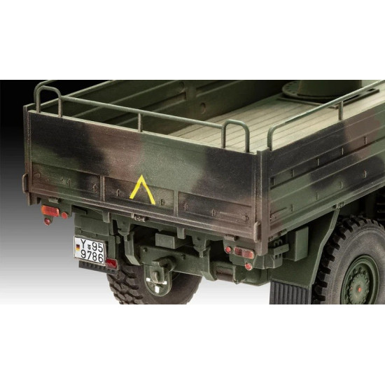 Model plastikowy Ciężarówka Man 10T Milgl 8x8 1/35