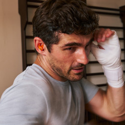 SĹuchawki Powerbeats Fit - bezprzewodowe douszne sĹuchawki sportowe - pomaraĹczowa iskra