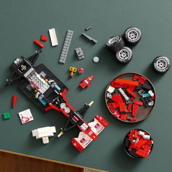 Klocki Icons 11375 Ferrari F2004 i Michael Schumacher 